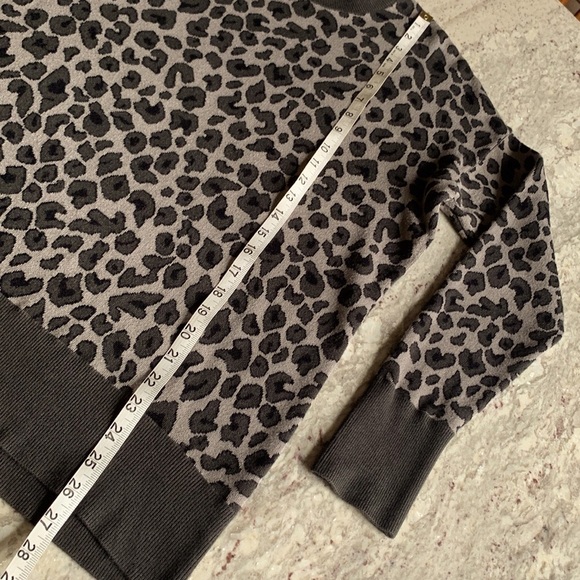 Issac Mizrahi New York Leopard Lounge Sweater - Picture 9 of 9